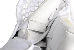 Bauer Vapor Hyperlite2 Senior Goalie Catcher -Hockey 1061626 BTH23 GOAL STICKS ELITE SR MTOBLACK catalog front 2d118db7 16d6 4393 b733 70bdb9e63be0