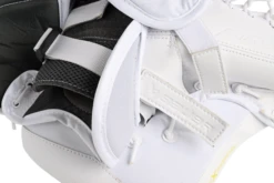 Bauer Vapor Hyperlite2 Senior Goalie Catcher -Hockey 1061626 BTH23 GOAL STICKS ELITE SR MTOBLACK catalog front a2a37b85 c163 4f5a a5d2 795de70021e9